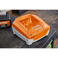 Зарядний пристрій STIHL AL 301